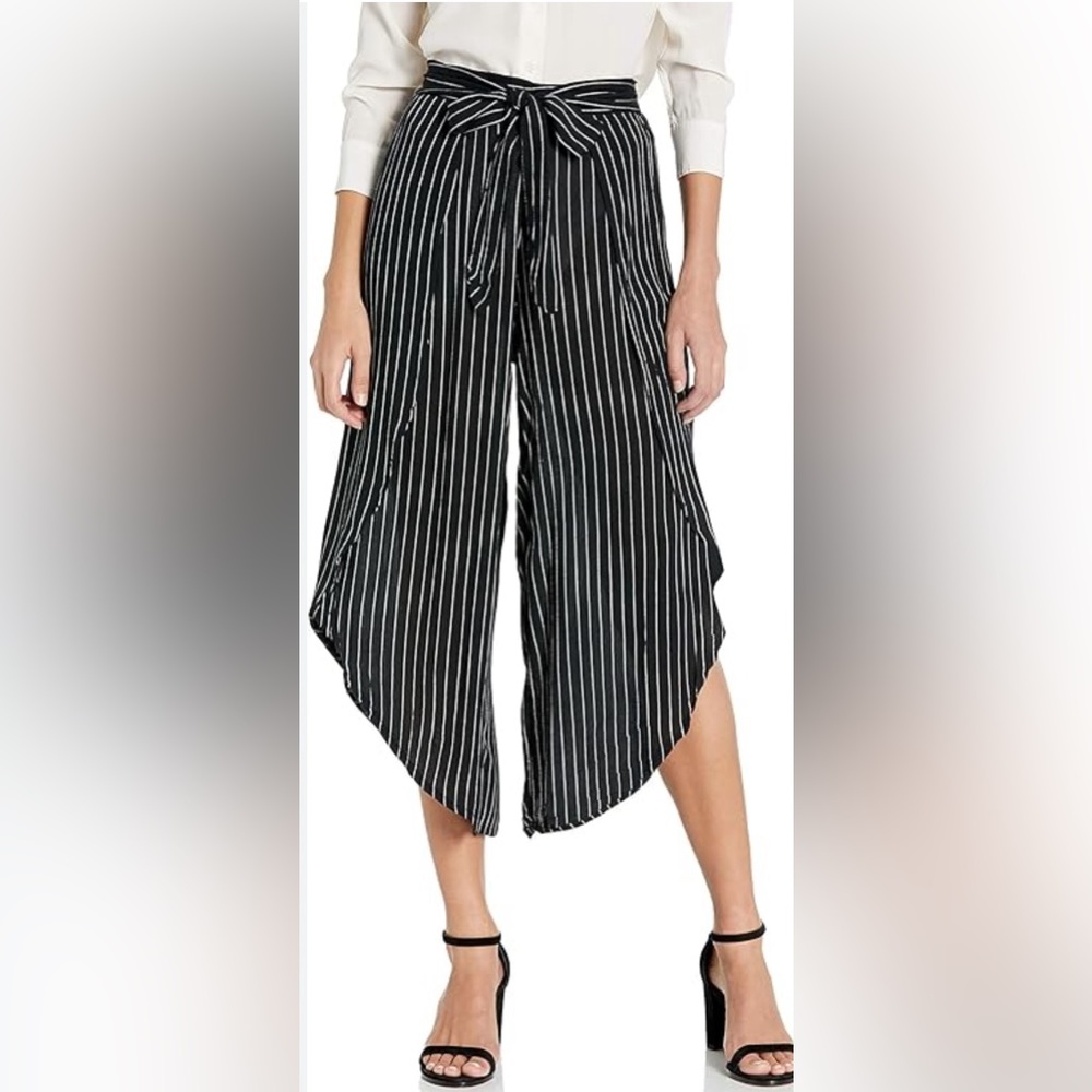 TMHL XS small striped crop  pant with open front leg casual beach ware like new